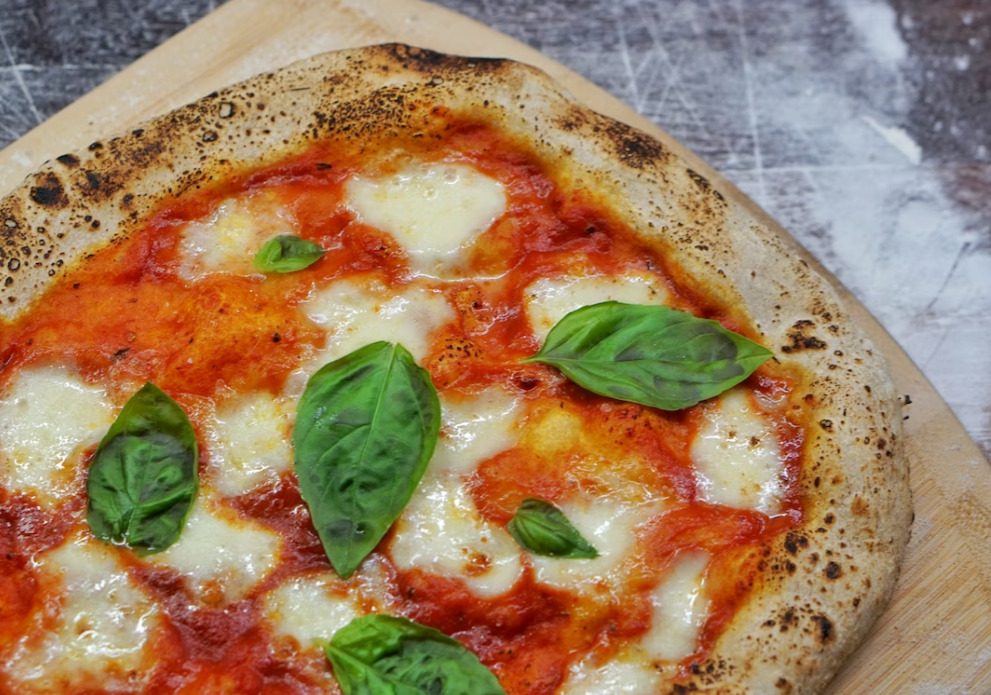 Pizza-Genuss für jeden Anlass: Wie du deine Gäste mit selbstgemachter Pizza beeindruckst