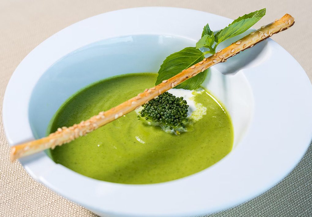 Brokkoli-Suppe mit Kokosmilch